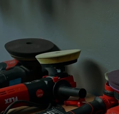 Polishing machines on a workshop bench